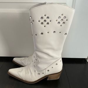 Guess Marciano white cowboy boot size 6.5 new
